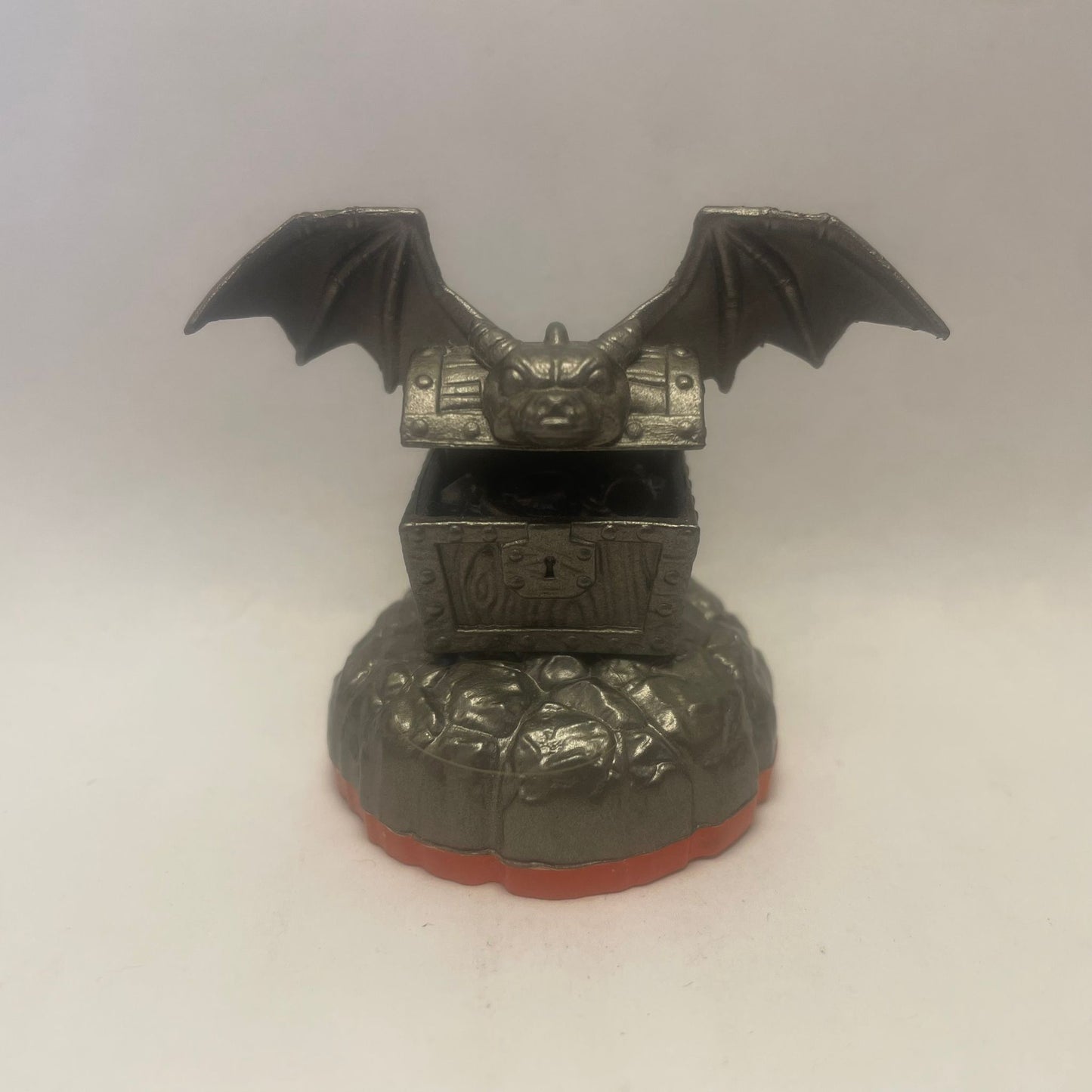 Skylanders Giants Platinum Treasure Chest Magic Item Figure