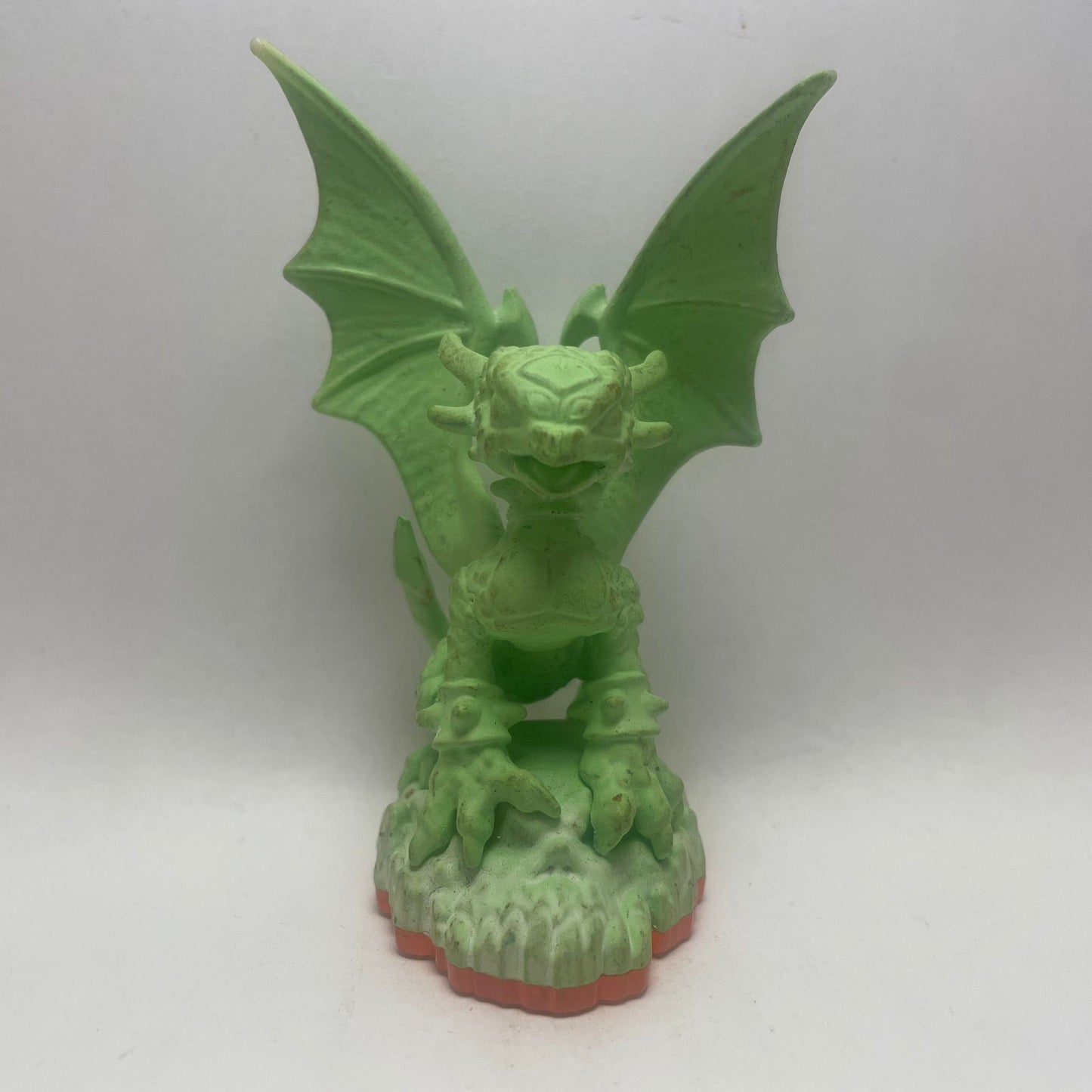 Skylanders Giants Glow in the Dark Cynder Chase Variant